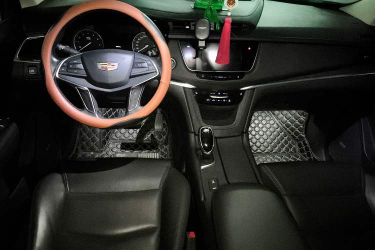 Used Cadillac XT5 2017 Anniversary Edition 25T Luxury Model
