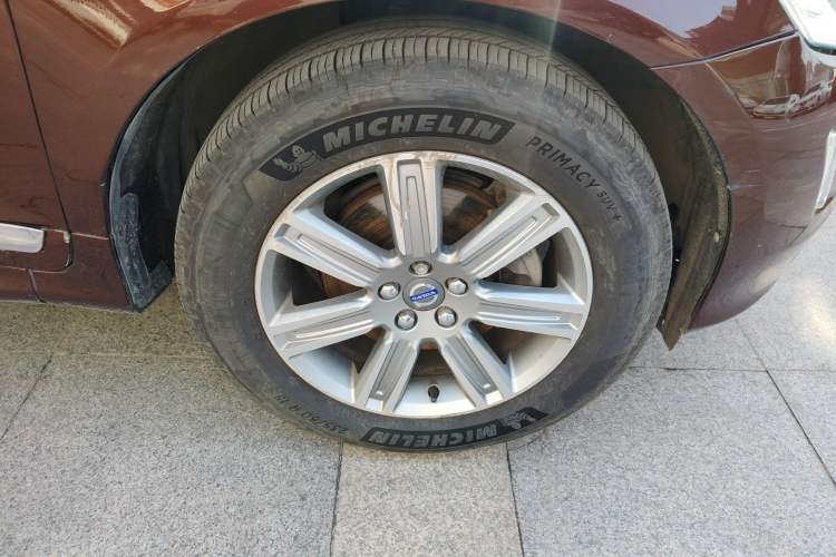 Used Volvo XC60 2015 T5 AWD Zhiyuan Edition Right Front Wheel Hub