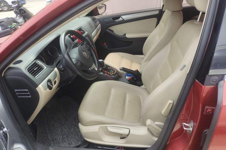 Used Volkswagen Sagitar 2014 1.4TSI Automatic Luxury Model Left Front Seat