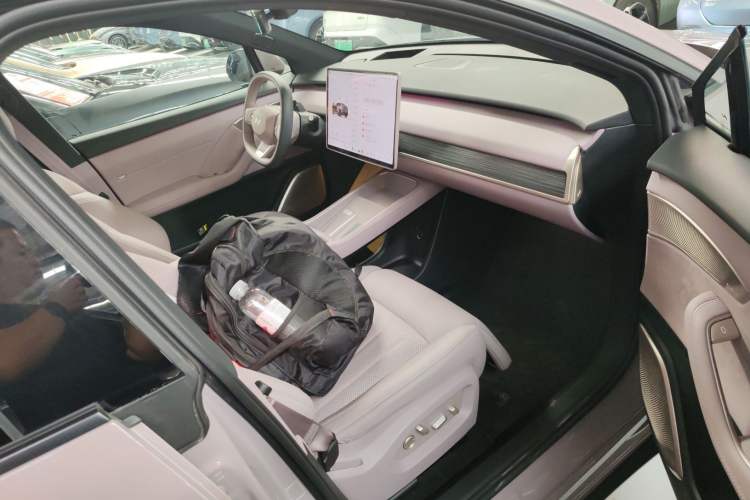 Used ONVO L60 2024 85 kWh Rear-Drive Version
