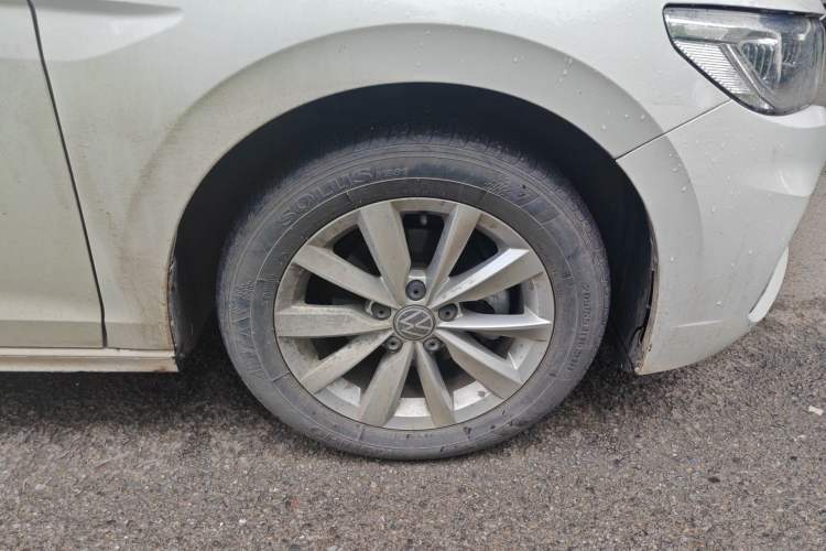 Used Volkswagen Bora 2021 1.5L Automatic Comfort Smart Connect Edition Right Front Wheel Hub