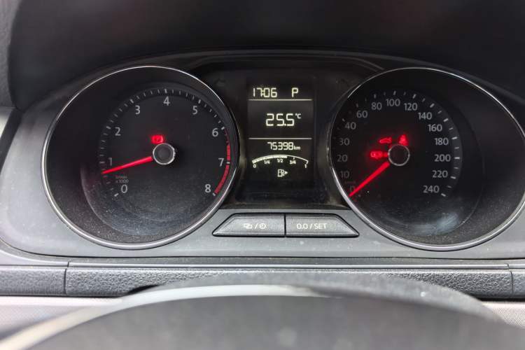 Used Volkswagen Lavida 2017 1.6L Automatic Comfort Edition Odometer Close Up