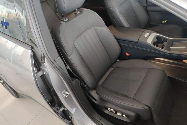 Used ONVO L60 2024 60 kWh Rear-Drive Version