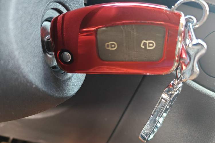 Used JMC Fushun 2023 2.0T Manual Short Wheelbase Low-Roof Commercial Multi-Purpose Passenger Vehicle 6 Seats with Lift-Up Tailgate
