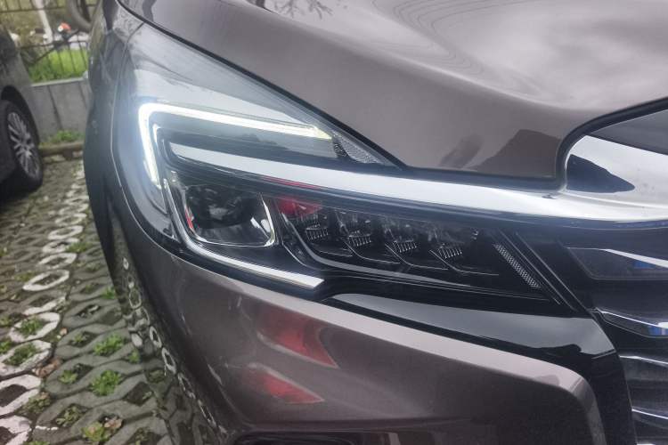 Used Buick GL8 2023 Facelifted Land Cruiser Executive Luxury Version