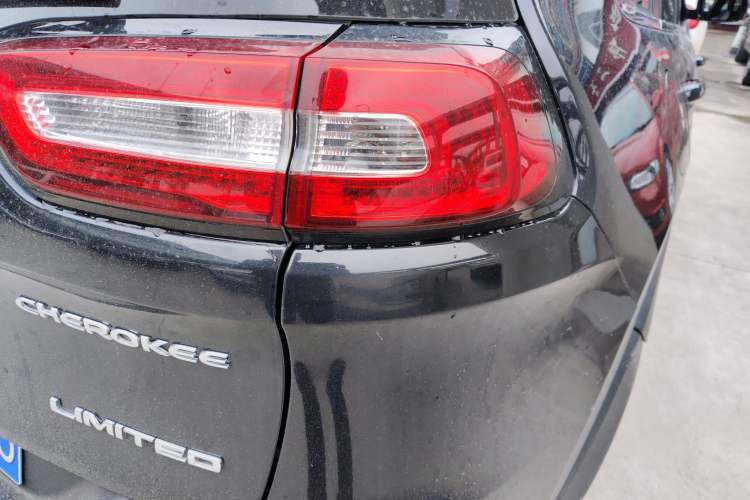 Used Jeep Cherokee 2017 2.0L Superior Edition