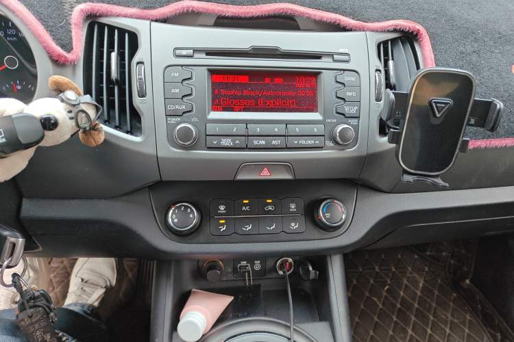 Used Kia Sportage R 2015 2.0L Manual Two-Wheel Drive GL Model Audio And AC Panel