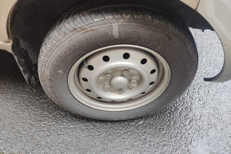 Used Wuling Rongguang 2021 1.5L Extended Basic Model LAR Right Front Wheel Hub
