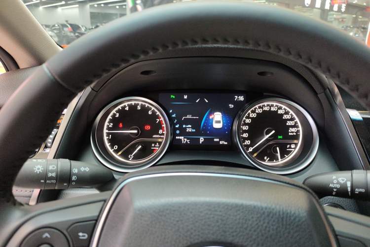 Used Toyota Camry 2023 2.0G Luxury Edition
