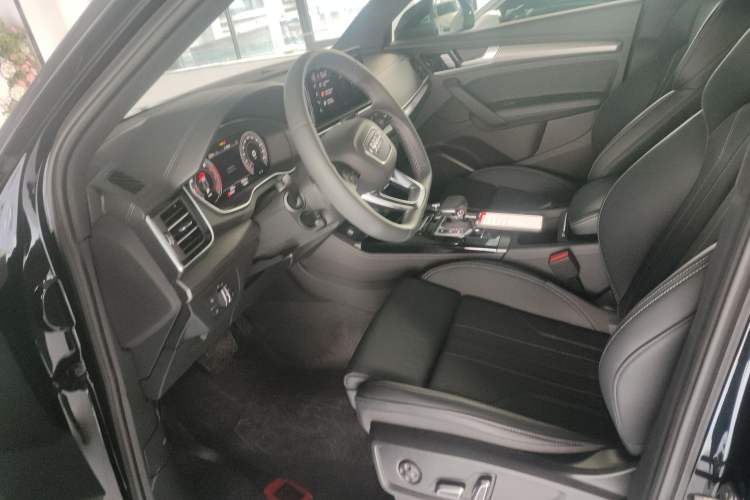 Used Audi Q5L 2025 Facelift 45th Anniversary Collector's Edition 40 TFSI Luxury Dynamic Version
