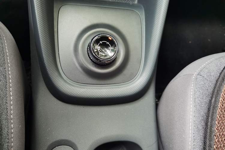 Used Wuling Hongguang New Energy 2024 All-Electric Model 300KM Practical Version Gear Lever