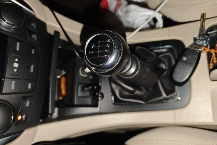 Used Suzuki Kizashi 2011 2.4L Two-Wheel Drive Manual Standard Edition
