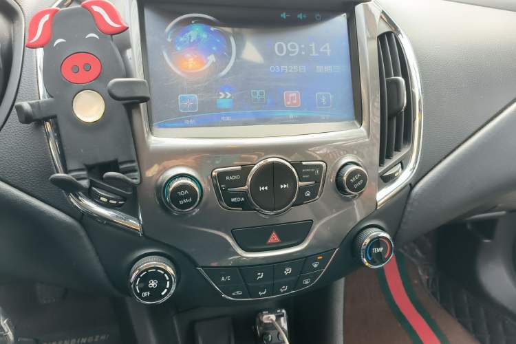 Used Chevrolet Cruze 2016 1.5L Manual Elite Edition Audio And AC Panel