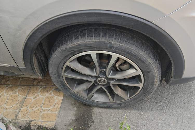 Used Hanteng X5 2018 1.5T CVT Luxury Edition Right Front Wheel Hub