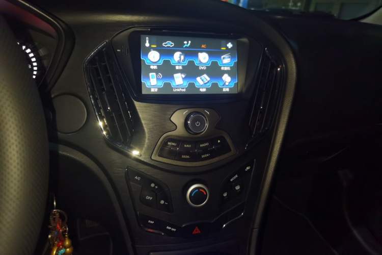 Used GAC Trumpchi GA3S Vision 2014 1.6L Automatic Elite ESP Version Audio And AC Panel