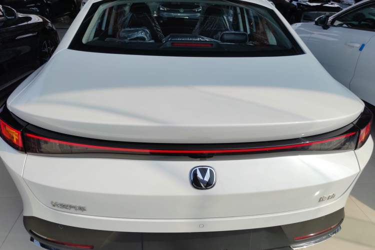 Used CHANGAN Eado 2025 Blue Whale 1.5T 500Bar Prestige Model
