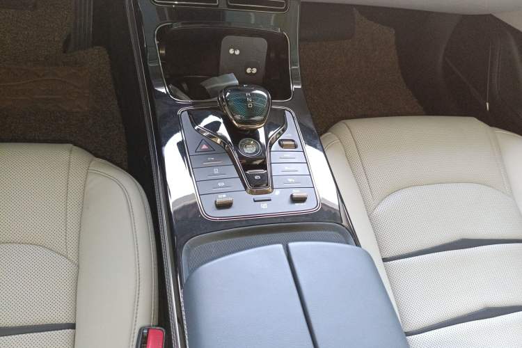 Used BYD e9 2021 Business Edition
