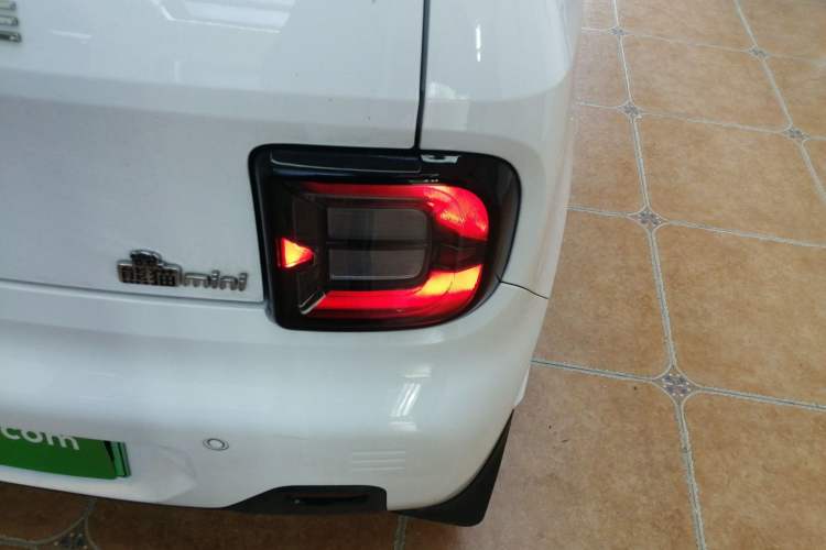 Used Geely Galaxy Panda 2023 Panda Mini 200km Endurance Bear Right Rear Taillight