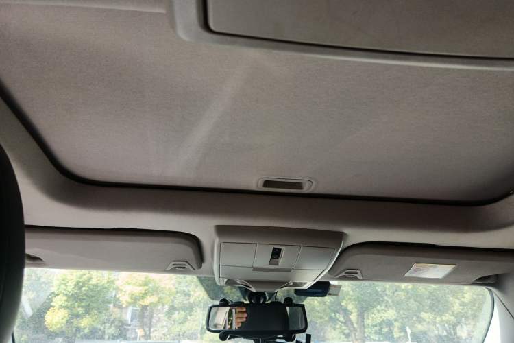 Used Dodge Journey 2013 2.4L Two-Wheel Drive Luxury Version