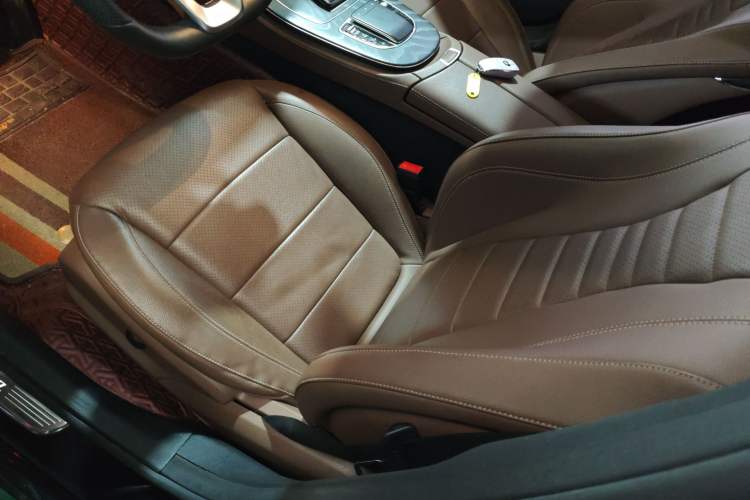 Used Mercedes-Benz E-Class 2019 E 300 L Sporty and Stylish Model