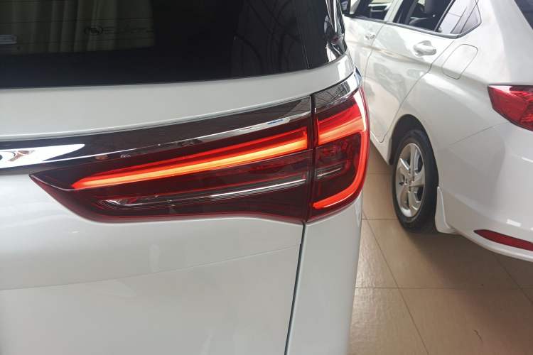 Used Buick GL8 2021 ES Landtrek 653T Comfort Edition