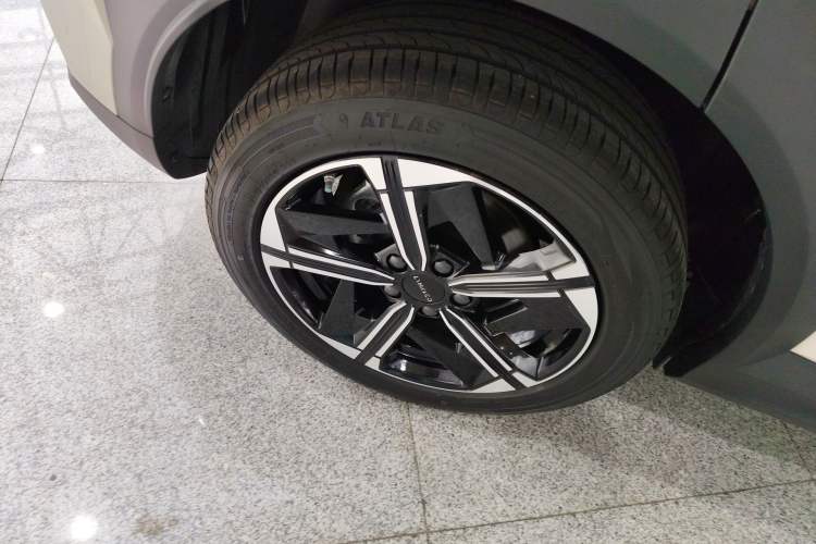 Used Lynk & Co 06 EM-P 2025 EM-P 126 Long-Range Max Right Rear Wheel Hub