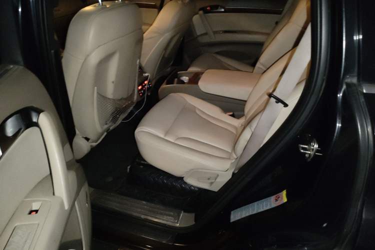 Used Audi Q7  Left Rear Seat