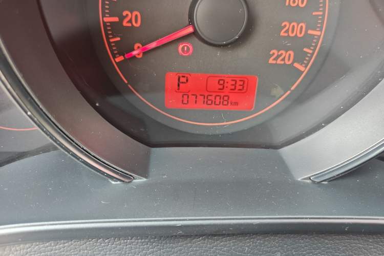 Used Honda Fit 2016 1.5L LX CVT Comfort Model Odometer Close Up