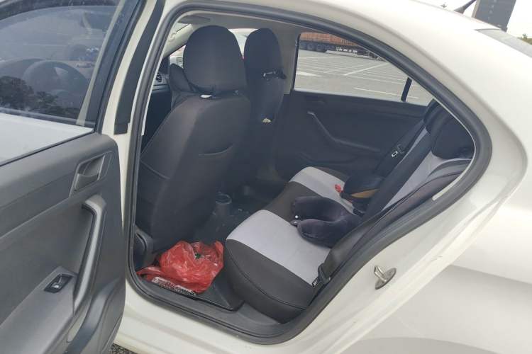 Used Volkswagen Jetta 2015 Value Edition 1.6L Manual Fashionable Style
