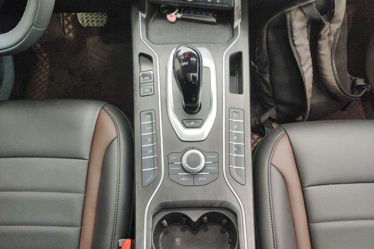 Used Wey VV5 2021 1.5T Two-Wheel Drive Color Pioneer
