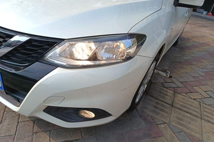 Used Nissan Tiida 2016 1.6L CVT Cool Dynamic Edition
