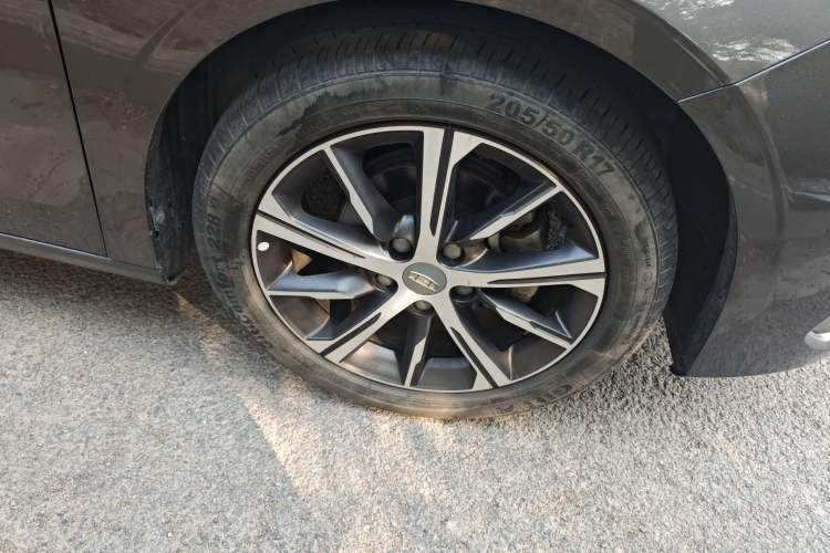 Used Geely Auto Emgrand 2022 4th Generation 1.5L CVT Flagship Model Right Front Wheel Hub