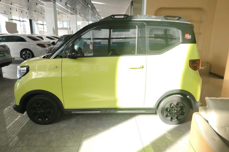 Used Wuling Hongguang MINIEV 2022 GAMEBOY 200km Gaming Edition with Lithium Iron Phosphate
