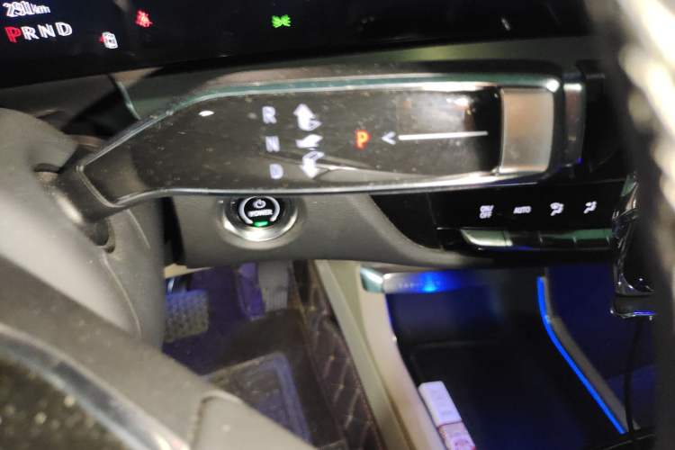 Used Cadillac LYRIQ 2022 Rear-Drive Long-Range Prestige Edition Gear Lever