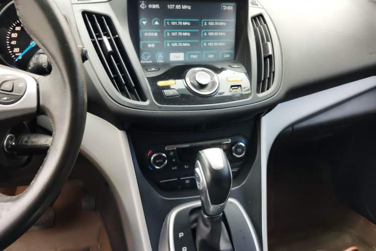 Used Ford Kuga 2015 1.5L GTDi Two-Wheel Drive Fashion Edition Audio And AC Panel