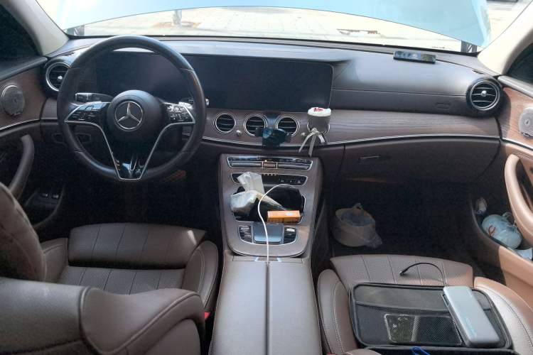 Used Mercedes-Benz E-Class New Energy 2022 Facelift E 350 e L Plug-in Hybrid Sedan Center Console