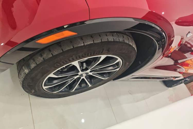 Used Cadillac XT4 2024 28T Four-Wheel Drive Luxury Version Left Front Wheel Hub