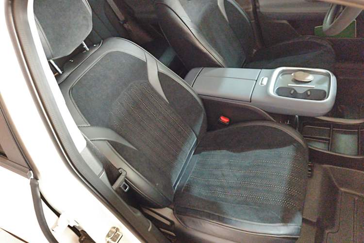 Used AION UT 2025 330 Starlight Edition Right Front Seat