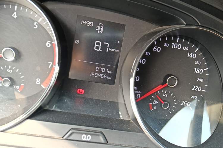 Used Volkswagen Lamando 2015 230TSI Manual Trend Edition
