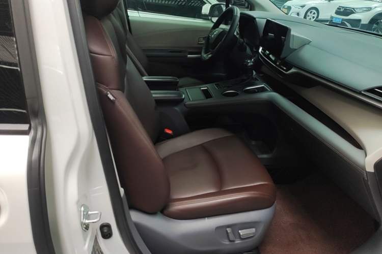 Used Toyota SIENNA 2024 2.5L Hybrid Comfort Edition