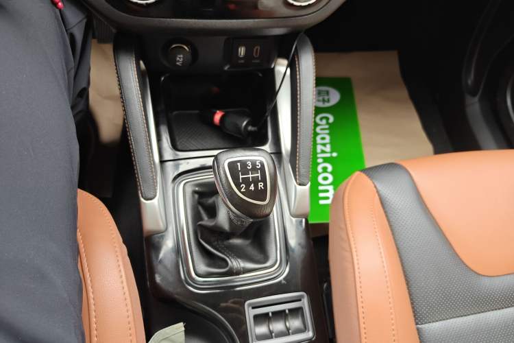 Used BAIC Senova X35 2016 1.5L Manual Luxury Edition Gear Lever