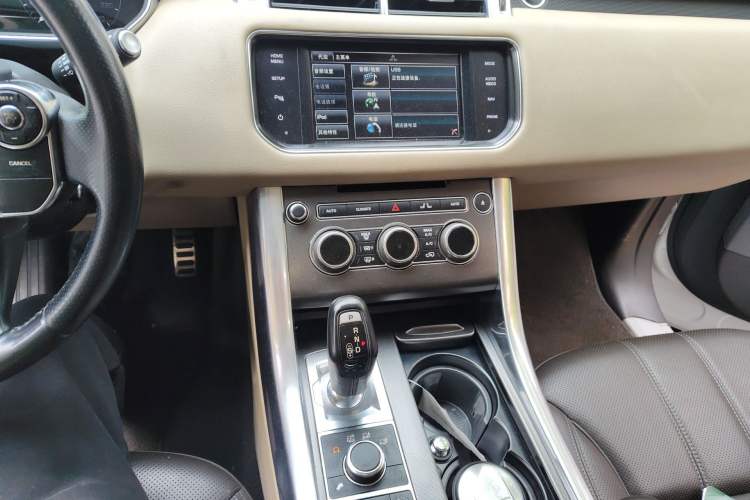 Used Land Rover Range Sport 2015 3.0 SC V6 HSE DYNAMIC Audio And AC Panel