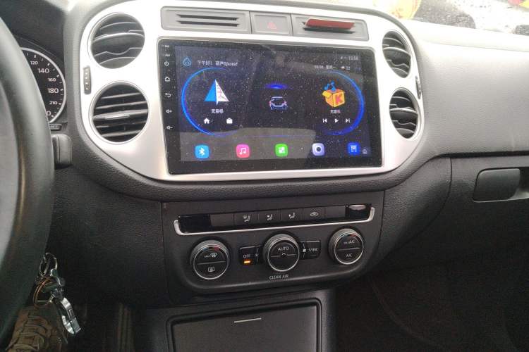 Used Volkswagen Tiguan 2016 280TSI Automatic Two-Wheel Drive Silk Road Comfort Edition Audio And AC Panel