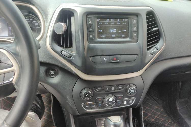 Used Jeep Cherokee 2016 2.4L Leading Edition
