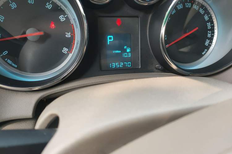 Used Buick GT 2013 GT 1.6L Automatic Fashion Edition Odometer Close Up