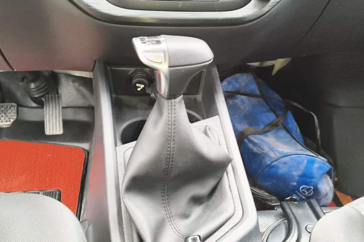 Used CHANGAN KAICHENG Ruixing EM80 2024 Comfort-Style 6-Seater 41.86 kWh Gear Lever