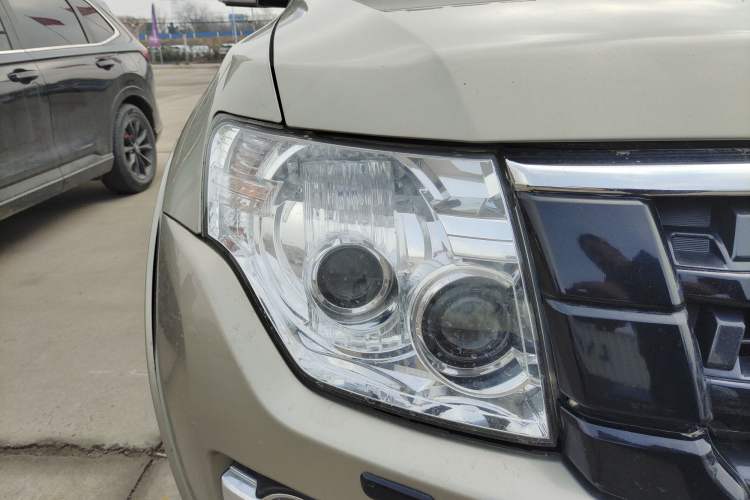 Used Mitsubishi Pajero 