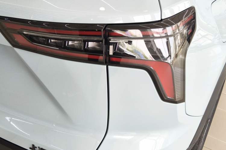 Used Chevrolet Equinox Plus 2024 102km RS Ultimate Edition Right Rear Taillight