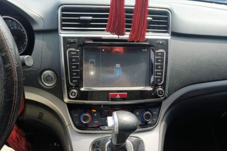 Used Haval H6 2017 Red-Label Sport Edition 1.5T Automatic Two-Wheel Drive Luxury Model Audio And AC Panel