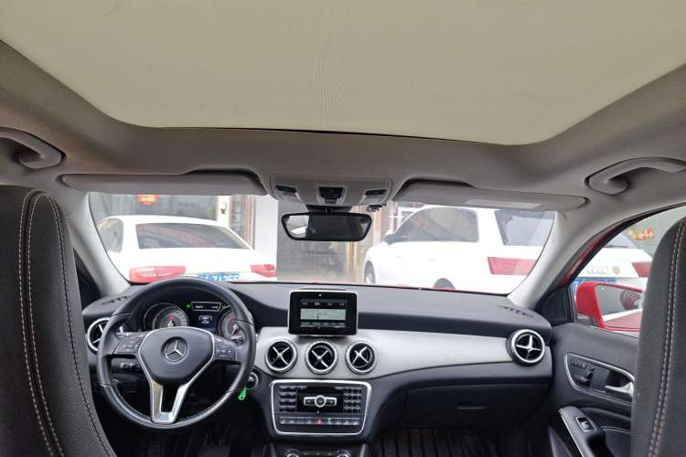 Used Mercedes-Benz GLA 2015 GLA 220 4MATIC Luxury Model Headliner